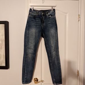 Blue jeans high waisted